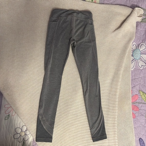 Athleta Light Gray Trust Fall Leggings - Size Small (7) - Picture 2 of 6
